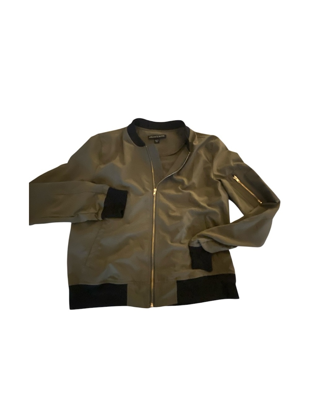 NWOT Women’s Harlowe And Graham Classic Lightweight Bomber Jacket in Army Green